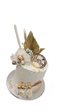 (Tall88) Gold leaf and elegant cream cake 